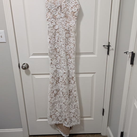 Fashion Nova White and Cream Sleeveless V-Neck Gown - Picture 2 of 10